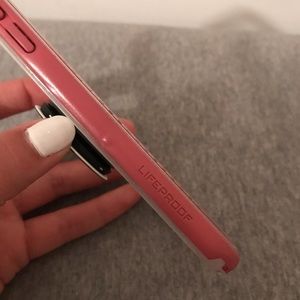 Life proof case with pop socket